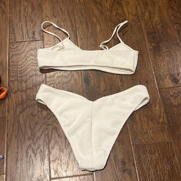 White bikini - Picture 2 of 2